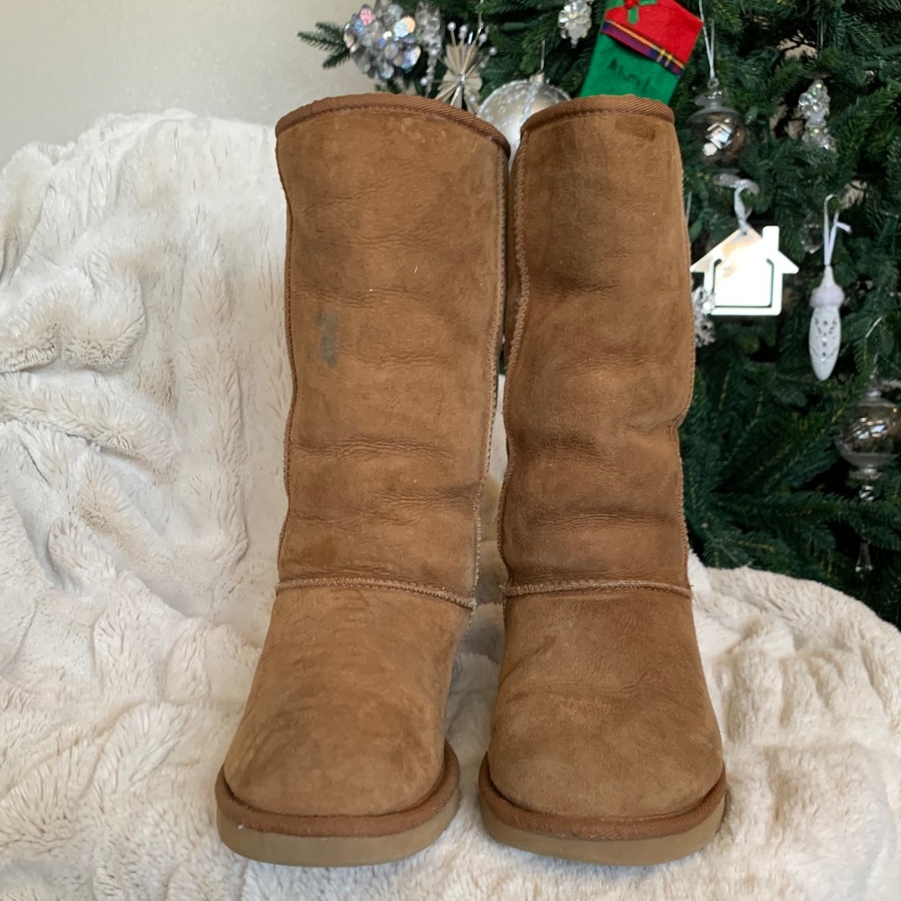 UGG Classic II Genuine Shearling Lined Tall Boot - Picture 4 of 6